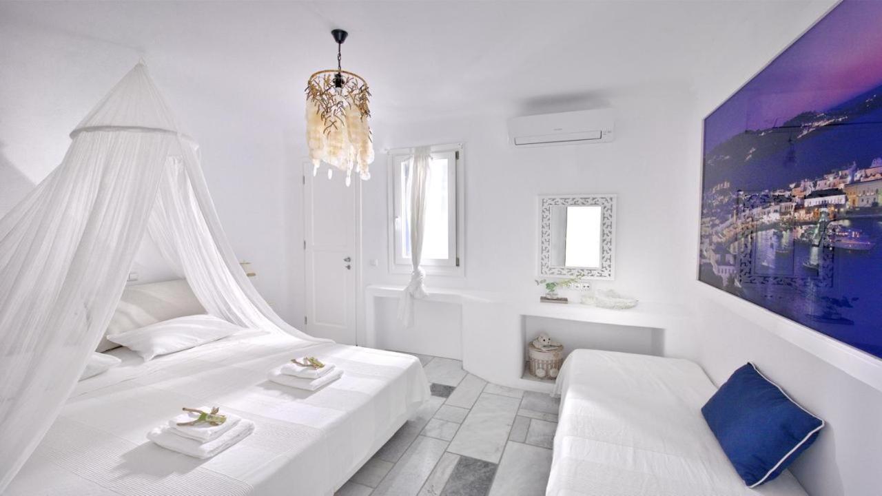 Lydia * Mykonos Town